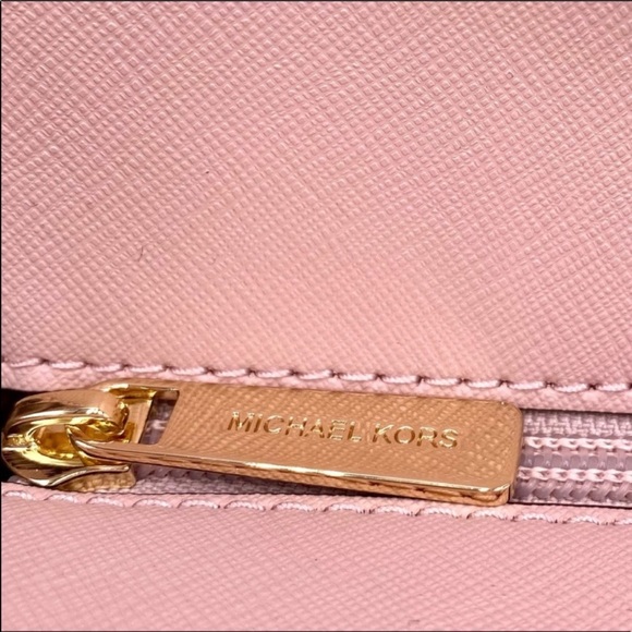 Michael Kors Gilly Large Tote Shoulder Bag - Picture 8 of 10